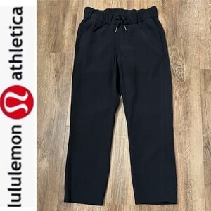 Lululemon Women's On‎ The Fly Crop *Woven 23"in Black Size 2